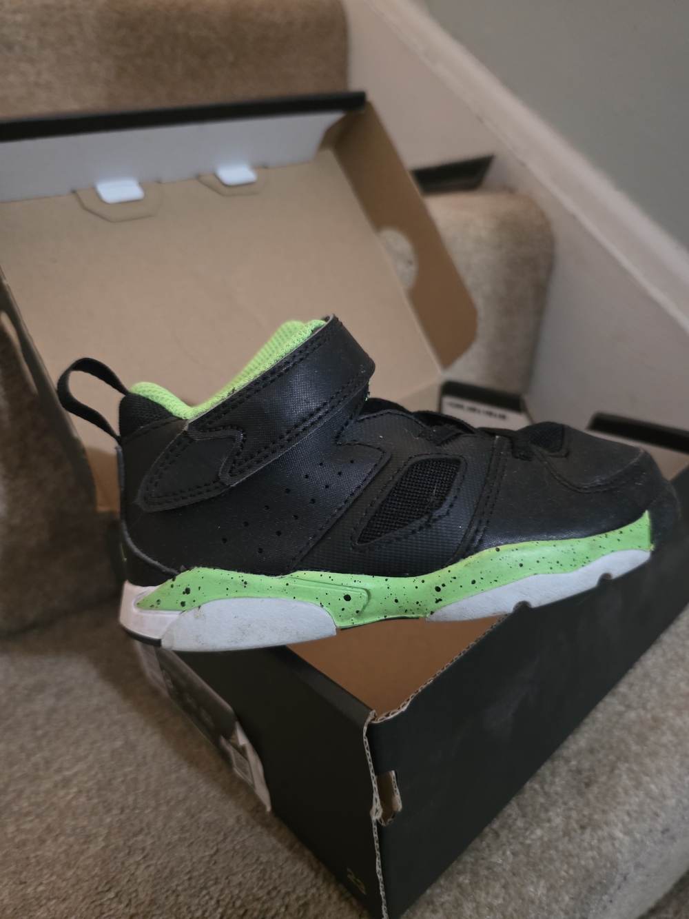 Jordan Kids Black and Green Strike Sneakers - Velcro Strap